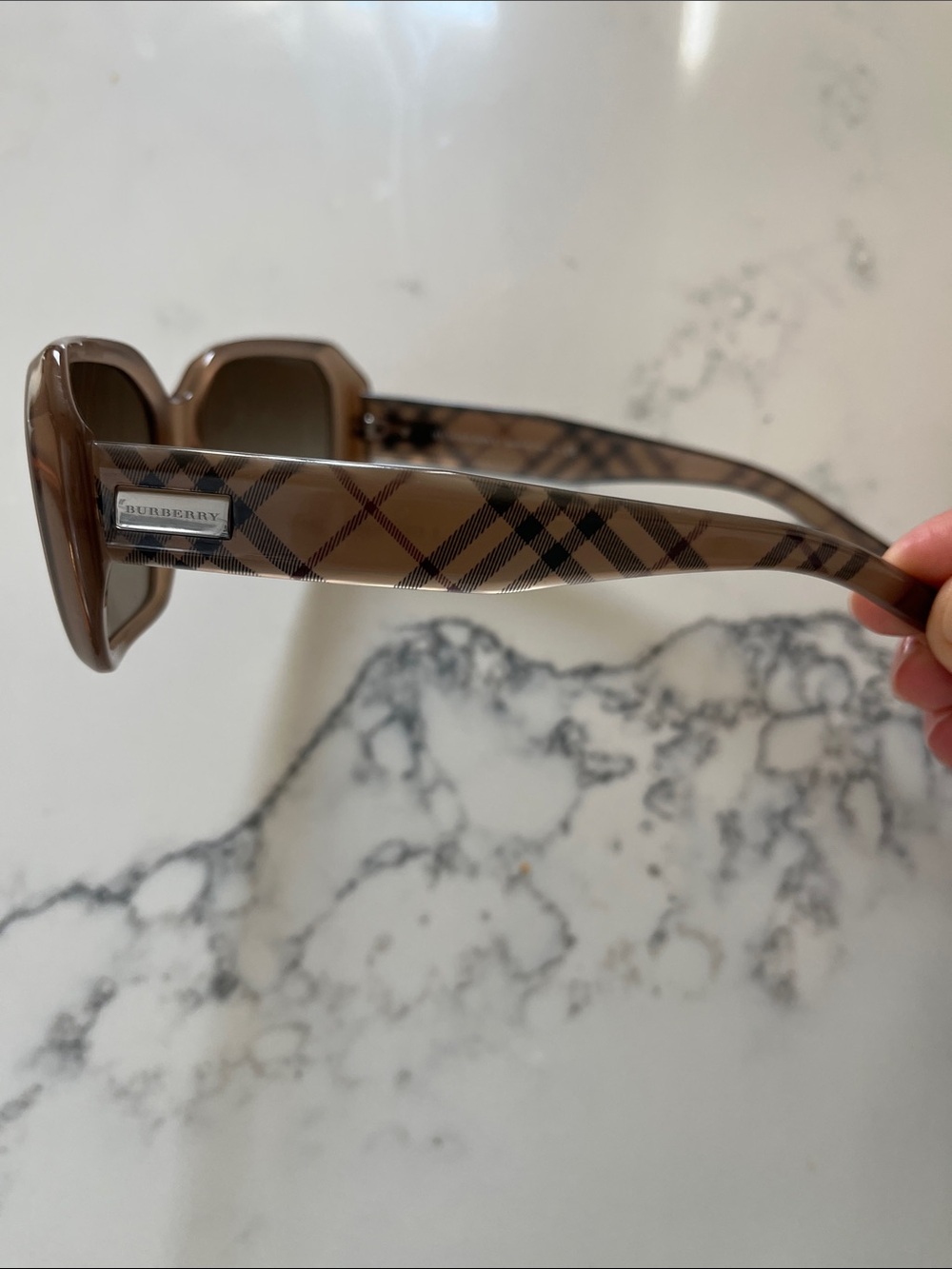 AUTHENTIC Burberry Brown Gradient Oversized Sunglasses with Signature Check Case - Picture 3 of 9